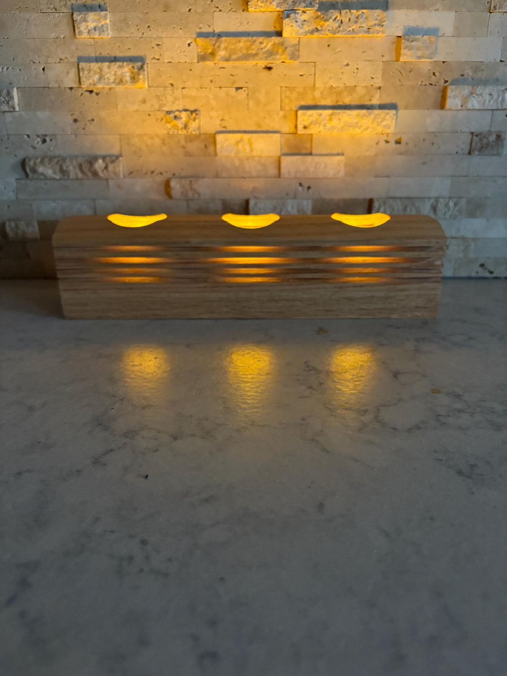 Tea light/votive candle holder