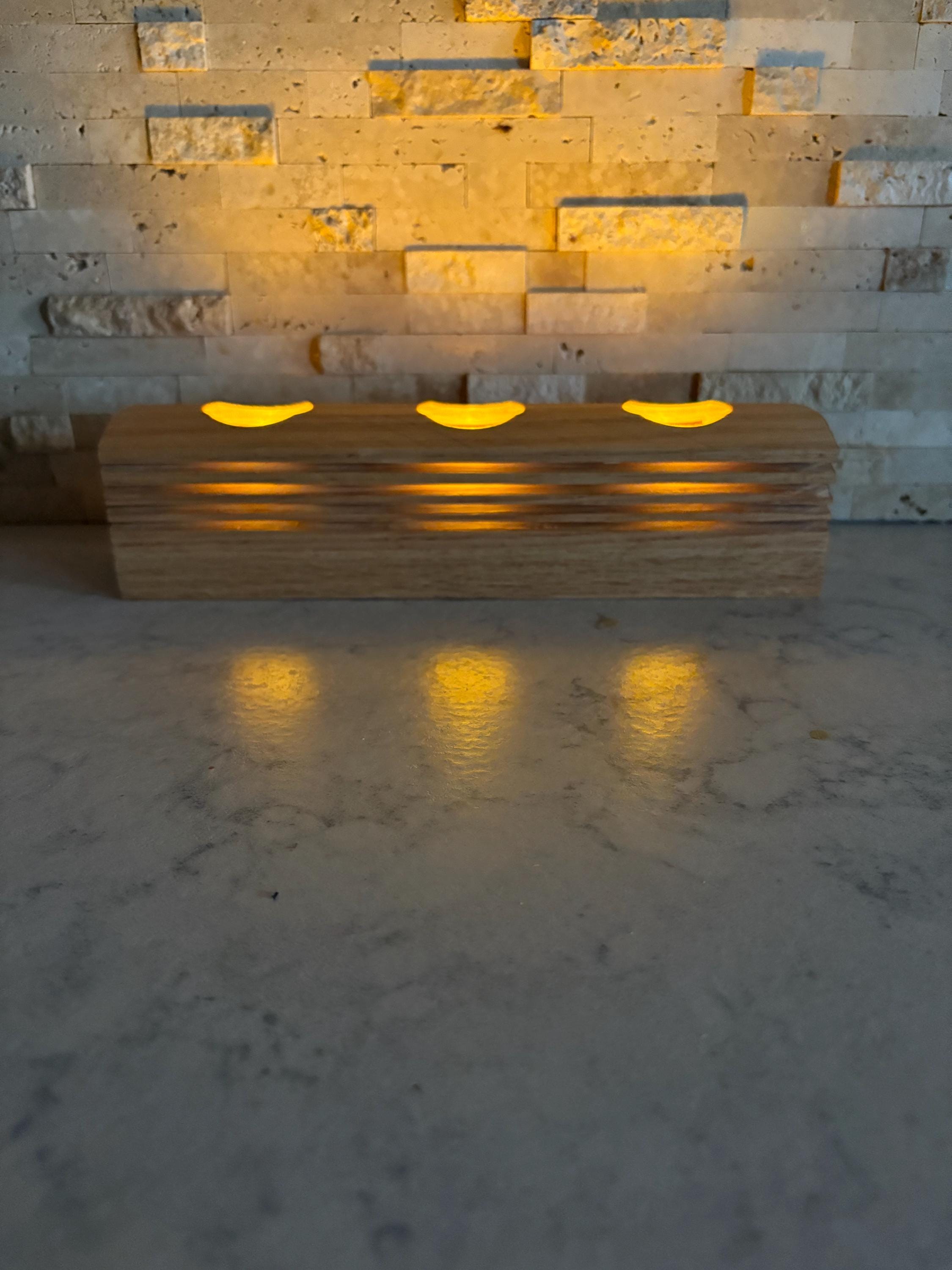 Tea light/votive candle holder