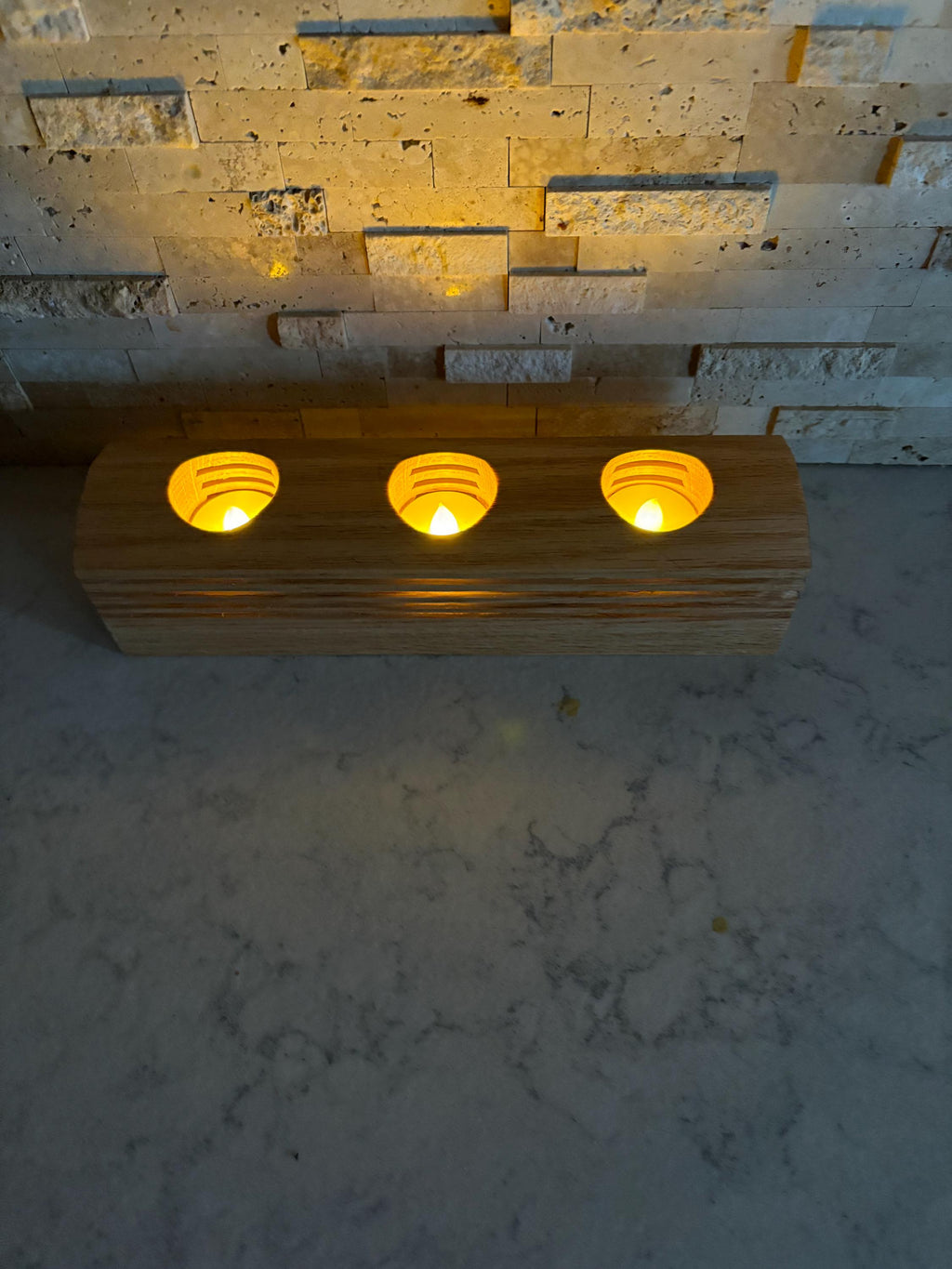 Tea light/votive candle holder